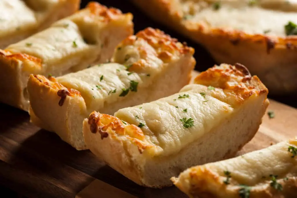 Toasted cheese and garlic Bread with parsley