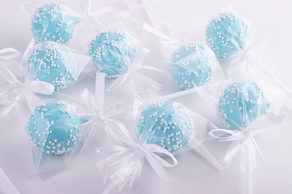 Blue cake pop wedding favors wrapped in transparent bags in ribbon