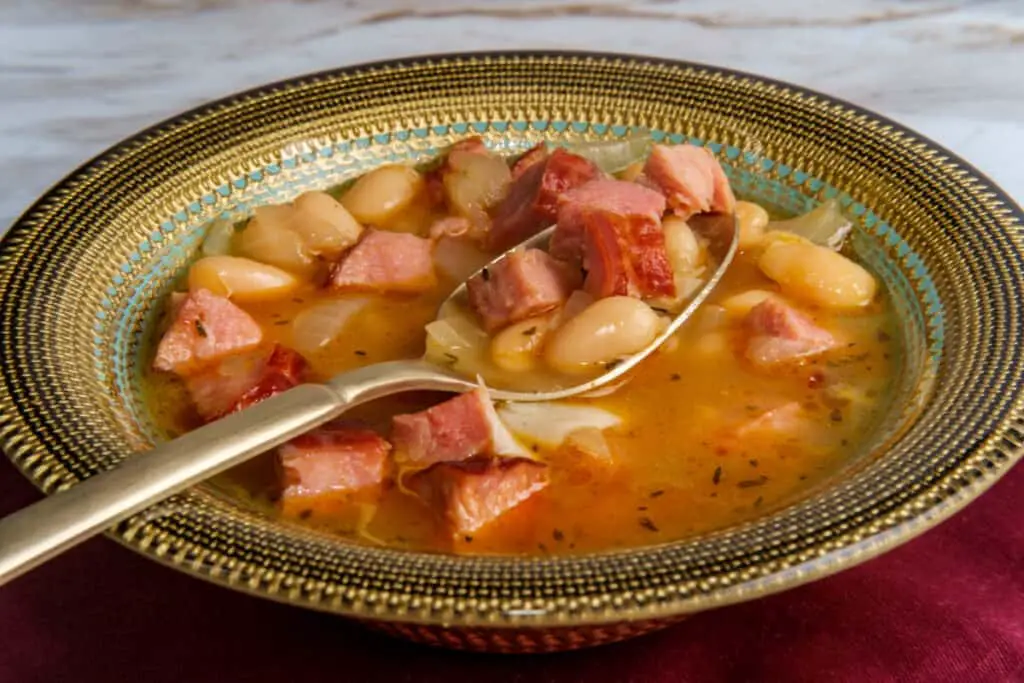 Simple slow-cooker ham and Cannellini bean soup