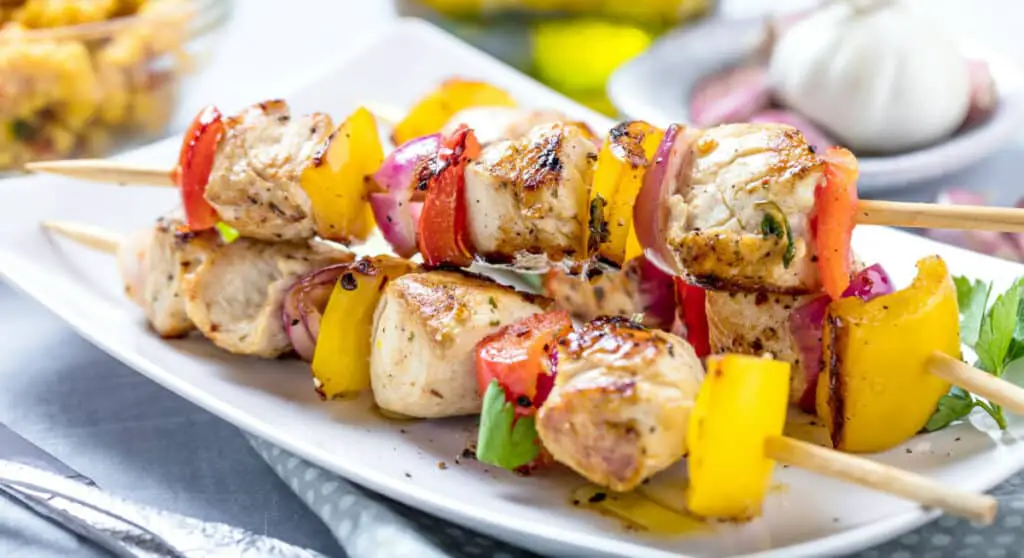 Skewers with chicken, onion, yellow peppers, and red peppers